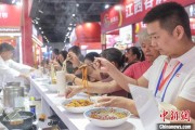 梦见卖药“嗦粉”经济火热 中国多地“食力”出圈